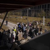 Des réfugiés ukrainiens faisaient la queue le week-end au centre fédéral d'asile de Zurich.